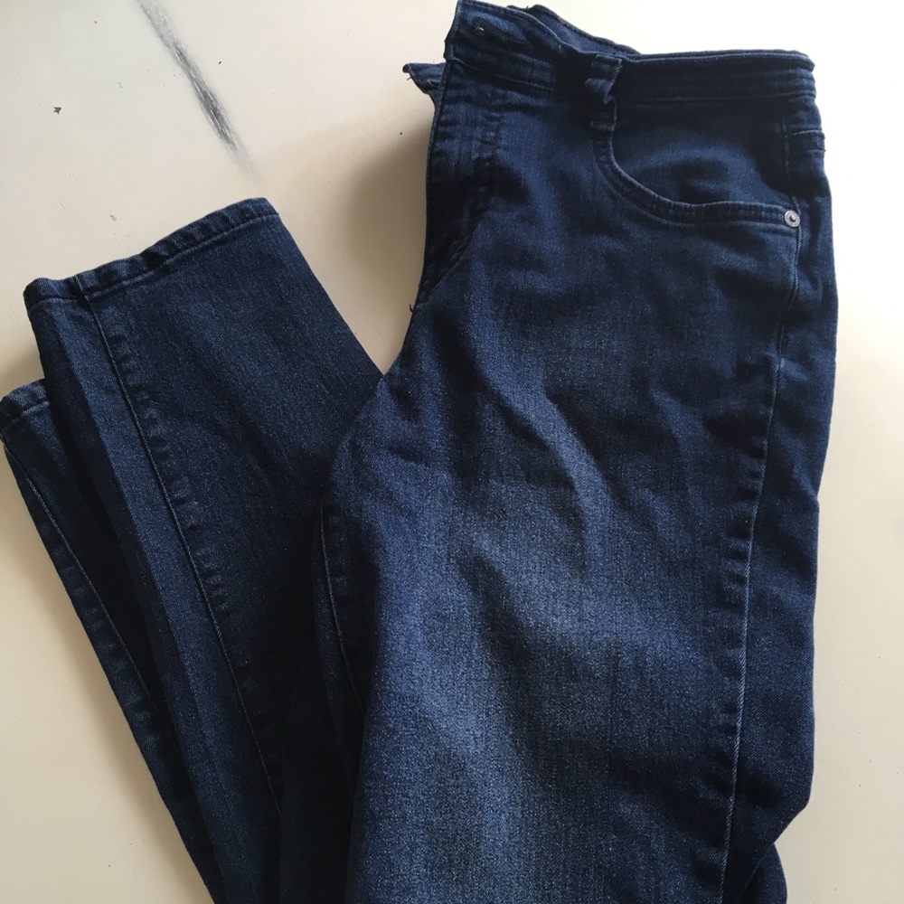 Petite Dark Wash Jeans. Slim leg.